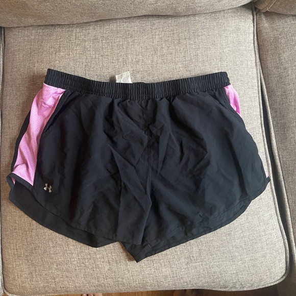 Under Armour Pants - Underarmour shorts black and pink sz XL
